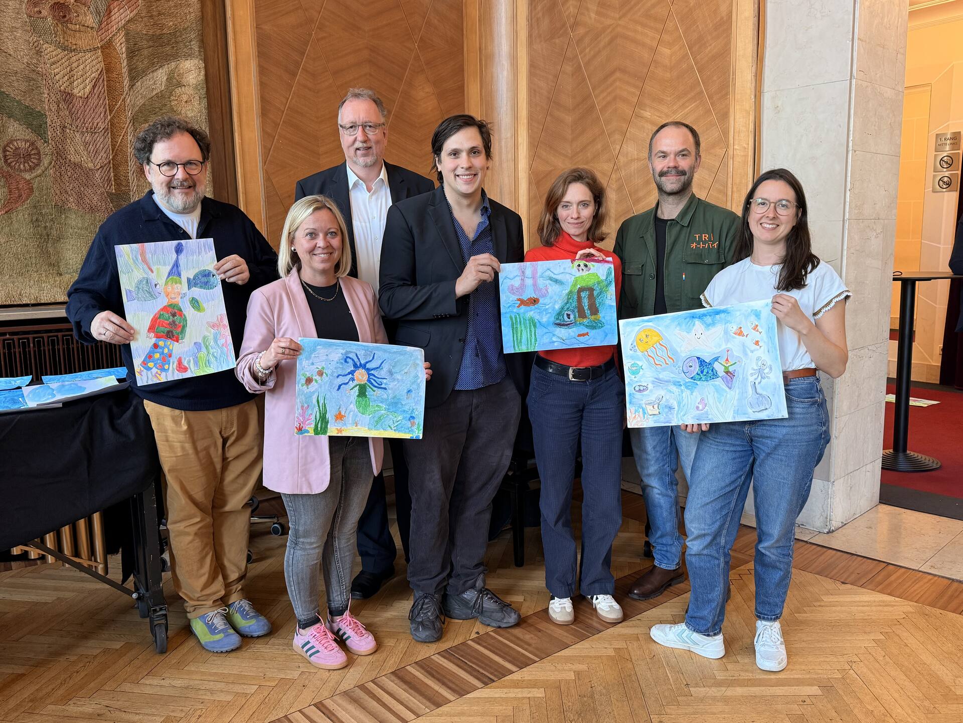 Die Jury mit den Gewinnerbildern Die Jury mit den Gewinnerbildern